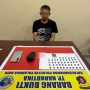 Tersangka AH (42) bersama barang bukti Sebanyak 46 (empat puluh enam) butir Pil Ekstasi seberat 28,7 (dua puluh delapan koma tujuh) gram. Tertangkap di kawasan Jalan Eka Sandehan pada Hari Minggu (4/5/2025). Foto : Humas Polresta Pky