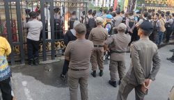 Demo Evaluasi 100 Hari Gubernur Kalteng, Satpol PP Pastikan Situasi Aman dan Terkendali