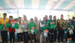 Gubernur Agustiar Bagikan 1.000 Paket Sembako Gratis, Pastikan Pasar Murah Jadi Solusi Pengendalian Inflasi Pangan