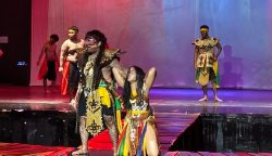 Opera Dayak "Nyai Nyalong Apoi 2" Guncang Panggung Taman Budaya Kalteng