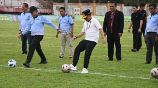 Dari Stadion Tuah Pahoe, Gubernur Agustiar Kukuhkan Komitmen Pemerintah dalam Membangkitkan Sepak Bola Daerah
