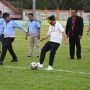 Dari Stadion Tuah Pahoe, Gubernur Agustiar Kukuhkan Komitmen Pemerintah dalam Membangkitkan Sepak Bola Daerah