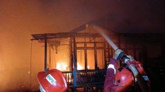 Kebakaran Hanguskan Rumah dan Barak Kayu di Jalan Hiu Putih, Diduga Bermula dari Api yang Disulut Anak Kecil