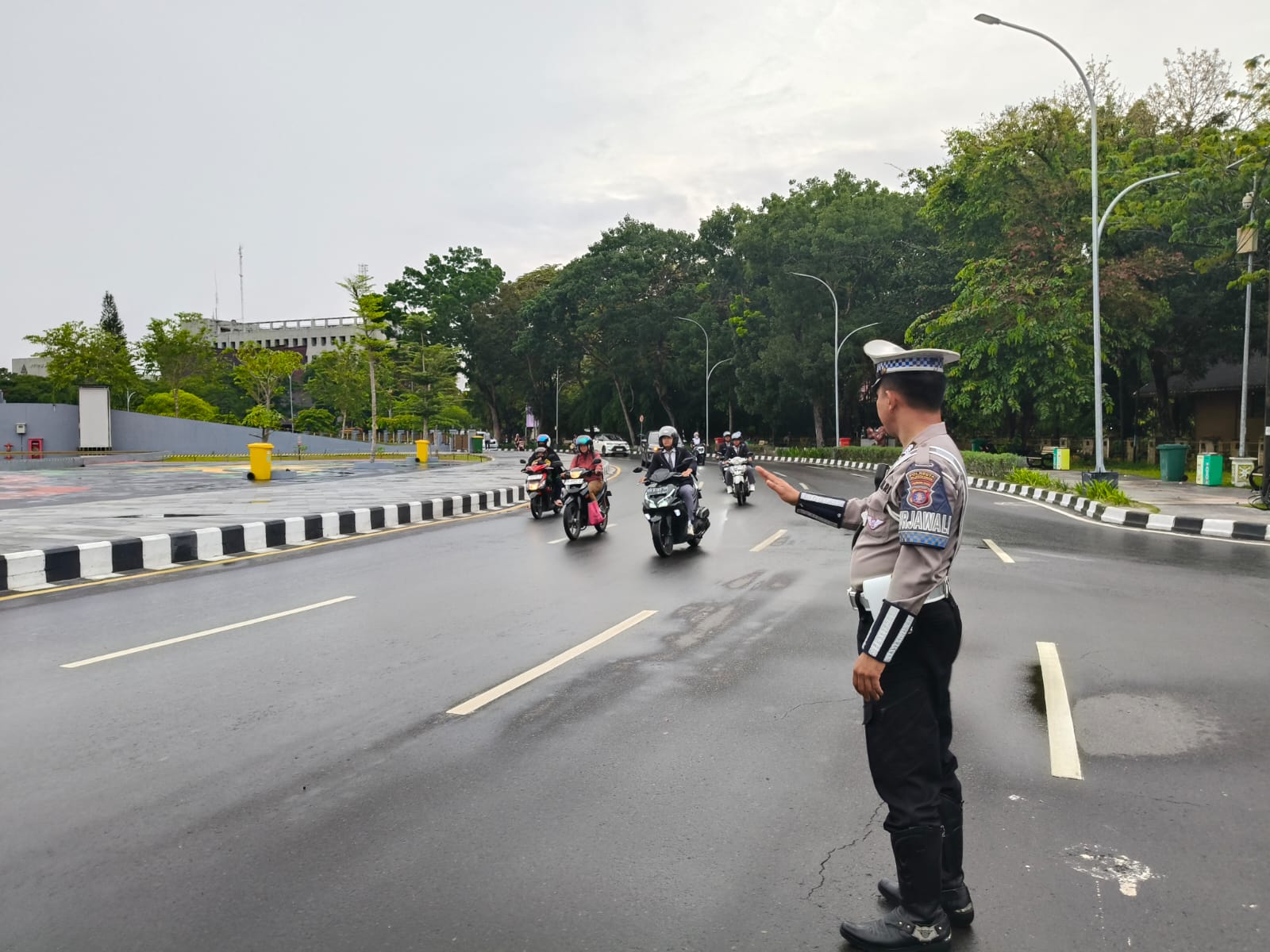 Unit Turjawali Satlantas Palangka Raya Jaga Kelancaran Arus di Bundaran Besar dan Jalan Utama Kota