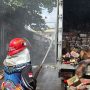Truk Bermuatan Kardus Makanan Ringan Terbakar di Kawasan Pasar Besar, Diduga Berawal dari Bagian Belakang Kendaraan