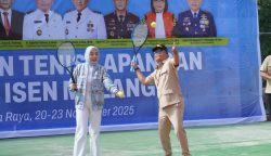 Gubernur Agustiar Tegaskan Komitmen Pembinaan Olahraga Saat Buka Turnamen Tenis Piala Isen Mulang 2025