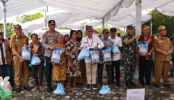 Kunjungan Kerja dan Safari Natal ke Katingan, Gubernur Agustiar Sabran Gratiskan Paket Pasar Murah bagi Masyarakat