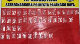 44 Paket Shabu Siap Edar Ditemukan dalam Kotak TWS, Polisi Amankan Pengedar di Gang Sari