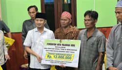 Wali Kota Fairid Naparin Silaturahmi ke Korban Kebakaran Komplek Mendawai, Salurkan Santunan hingga Rp12 Juta per Rumah