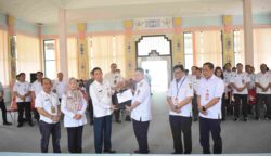 Pemprov Kalteng Serahkan Bantuan Kartu Huma Betang Sejahtera kepada Keluarga Penerima Manfaat di Kabupaten Katingan