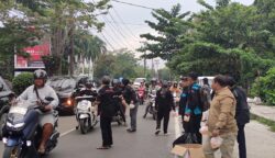 Semangat Berbagi Ramadhan, IPJI Kalteng Bersama FKM Turun ke Jalan Bagikan 400 Paket Takjil Gratis