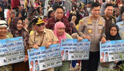 Gubernur Agustiar Sabran Salurkan Bantuan Pangan Presiden dan BLT KHBS Untuk Warga Kalteng Menjelang Idulfitri