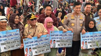 Gubernur Agustiar Sabran Salurkan Bantuan Pangan Presiden dan BLT KHBS Untuk Warga Kalteng Menjelang Idulfitri