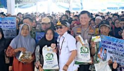 Gubernur Agustiar Salurkan Bantuan Pangan Presiden, Pasar Murah hingga BLT KHBS untuk Warga Kotawaringin Barat