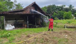 Kebakaran Rumah Kosong di Jalan Matal Palangka Raya, Api Diduga Berasal dari Kasur Bekas, Kerugian Capai Rp5 Juta