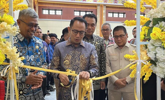 Wali Kota Fairid Naparin Luncurkan Beasiswa 2026, Dorong Inovasi Kampung KEREN dan Resmikan Aula Pendidikan di Palangka Raya