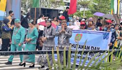 Dishut Kalteng turut memeriahkan Karnaval Budaya dalam rangka Festival Budaya Isen Mulang (FBIM) 2026 yang dipusatkan di kawasan Bundaran Besar, Kota Palangka Raya.