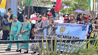 Dishut Kalteng turut memeriahkan Karnaval Budaya dalam rangka Festival Budaya Isen Mulang (FBIM) 2026 yang dipusatkan di kawasan Bundaran Besar, Kota Palangka Raya.