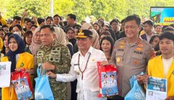 Sambut Hari Jadi Ke-69 Kalteng, Gubernur Agustiar Sabran Salurkan 3.500 Paket Sembako Murah dan Bantuan Tunai untuk Mahasiswa