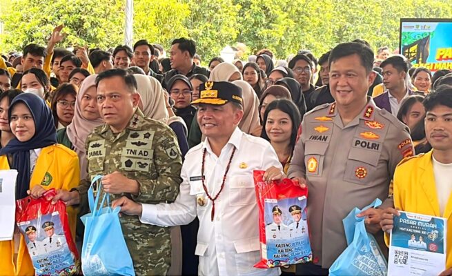 Sambut Hari Jadi Ke-69 Kalteng, Gubernur Agustiar Sabran Salurkan 3.500 Paket Sembako Murah dan Bantuan Tunai untuk Mahasiswa