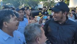 Demo Proyek Jalur Biru di Dinas PUPR Kalteng Berakhir Ricuh, Massa dan Pejabat Saling Adu Mulut