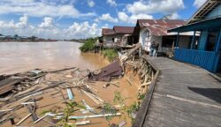 Ablasi Sungai Kahayan Kembali Mengganas, Dua Bangunan di Palangka Raya Ambruk