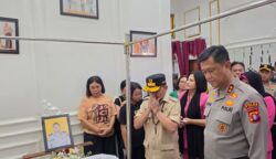 Kapolda dan Gubernur Kalteng Melayat ke Rumah Duka Aiptu Anumerta Yudhi Perdana Putra, Kapolri Naikkan Pangkat dan Berikan Perhatian kepada Keluarga