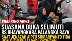 Suasana Duka Selimuti RS Bhayangkara Palangka Raya Saat Jenazah Aiptu Sumariyanto Tiba Usai Dievakuasi dari Katingan