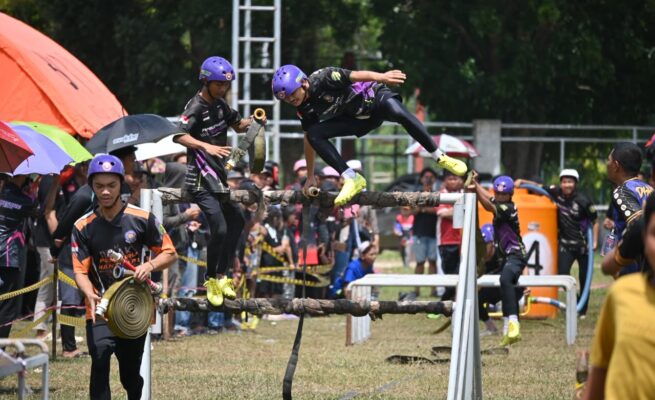 Siap Siaga! Relawan Damkar se-Palangka Raya Uji Ketangkasan di Lapangan Sanaman Mantikei