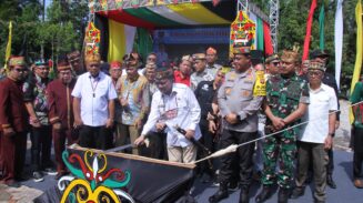 Tonggak Sejarah Baru, Gubernur Agustiar Sabran Letakkan Tiang Perdana Huma Betang: Kalteng Siap Jadi Pusat Budaya Internasional!