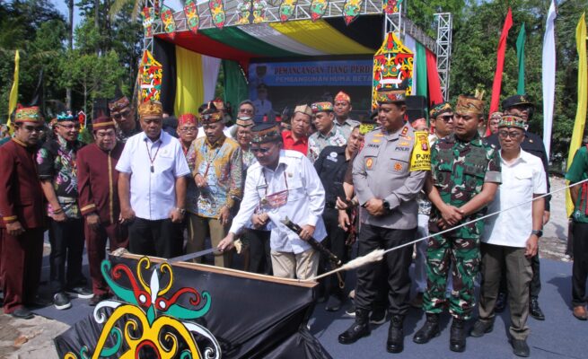 Tonggak Sejarah Baru, Gubernur Agustiar Sabran Letakkan Tiang Perdana Huma Betang: Kalteng Siap Jadi Pusat Budaya Internasional!