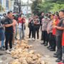 Aksi Jilid II Gerakan Palangka Raya Gelap, Peternak Ayam Buang Bangkai di Kantor PLN Usai Alami Kerugian Besar Akibat Listrik Padam