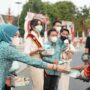 Tekan Risiko Dampak Kabut Asap, Ketua TP PKK Kalteng Aisyah Thisia Agustiar Sabran Turun Langsung Bagikan Ribuan Masker
