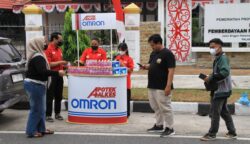 Apotek Alkes dan Bemka Kalteng Bagikan Masker dan Vitamin Gratis untuk Warga Terdampak Kabut Asap