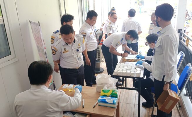 BNNP Kalteng Gelar Tes Urine bagi Pegawai KSOP Kelas III Rangga Ilung Palangka Raya, Seluruhnya Dinyatakan Negatif Narkotika