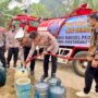 Kemarau Panjang, Polres Barsel Salurkan Air Bersih di Danau Ganting