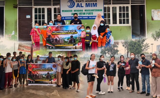 Bantu Warga Terdampak Asap Karhutla, Densus 88 Bagikan 2.500 Masker dan Edukasi Pencegahan Radikalisme di Palangka Raya