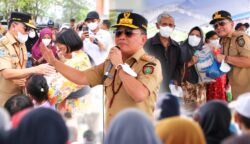 Atasi Dampak Karhutla, Gubernur Kalteng Salurkan Bantuan Pangan dan Bantuan Langsung Tunai Huma Betang Sejahtera di Kereng Bangkirai