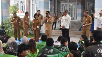 Gubernur Kalteng Salurkan Bantuan untuk Ojol Terdampak Kabut Asap Karhutla