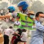 Dinkes Palangka Raya Bagikan 5.000 Masker dan Susu Gratis untuk Warga Terdampak Kabut Asap