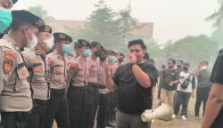 Bawa Telur Busuk ke Kantor PLN, Massa GPG Protes Pemadaman Listrik Yang Masih Terjadi di Palangka Raya