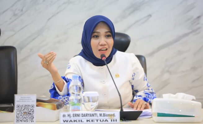 Kawal Aspirasi Warga Kobar, Anggota DPD RI dr. Erni Daryanti Dorong Penanganan Kesehatan Karhutla Diprioritaskan
