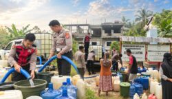 Sudah 150 Ribu Liter Air Bersih Didistribusikan Polisi di Wilayah Barsel