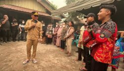 Sapa Warga Bangaris, Gubernur Kalteng Agustiar Sabran Serap Aspirasi dan Salurkan Bantuan Alat Pemadam untuk BPK Bangaris