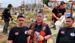 Peringati Hari Sumpah Pemuda dan HUT PP ke-67, MPC Pemuda Pancasila Palangka Raya Gelar Aksi Sosial di TPU