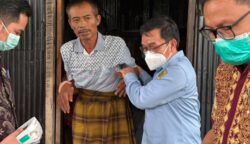 Sigap Tanggapi Laporan, Pemko Palangka Raya Evakuasi Pasien Sesak dan Kaki Bengkak di Tengah Kabut Asap