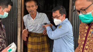 Sigap Tanggapi Laporan, Pemko Palangka Raya Evakuasi Pasien Sesak dan Kaki Bengkak di Tengah Kabut Asap